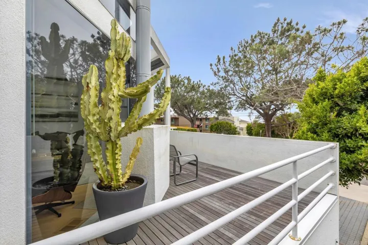 419 Stratford Ct., Del Mar, California 92014
