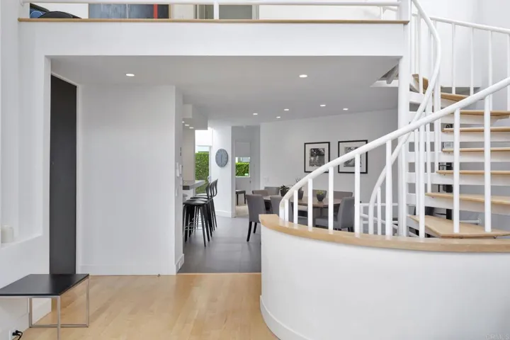 419 Stratford Ct., Del Mar, California 92014
