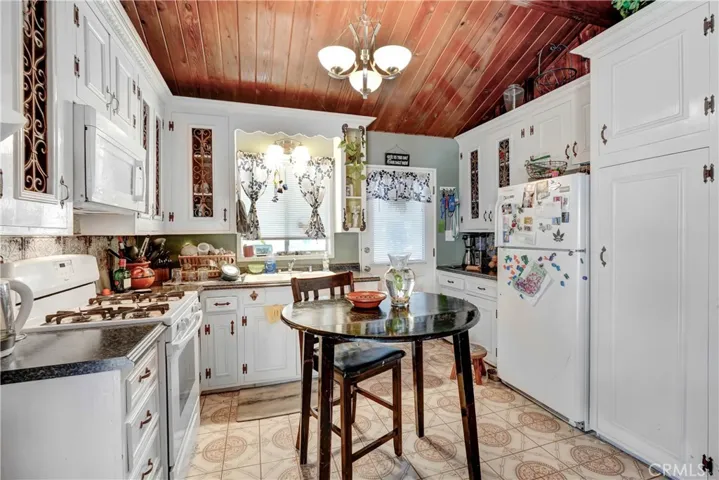 21642 Crest Forest Drive, Cedarpines Park, California 92322