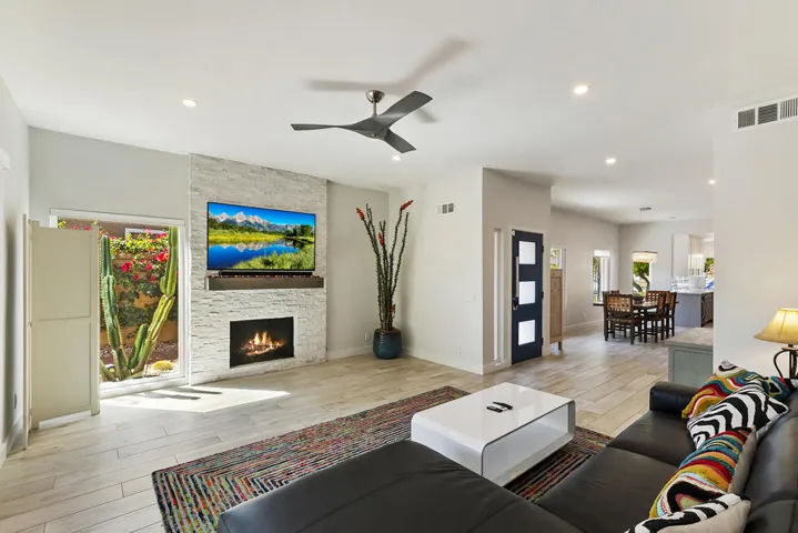 007_Living Room