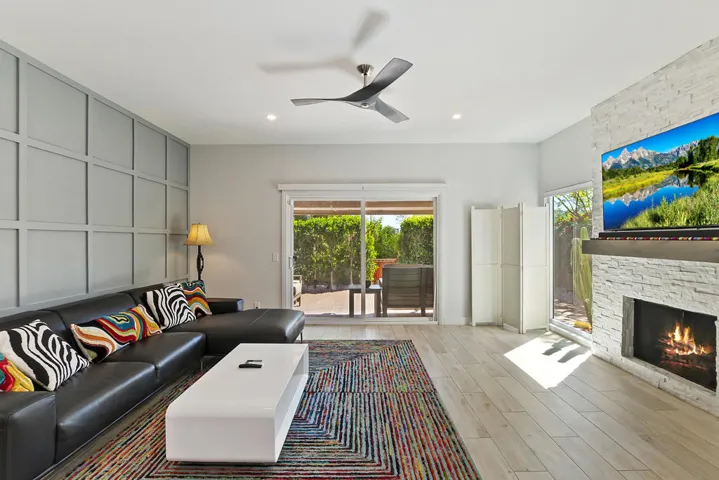 004_Living Room