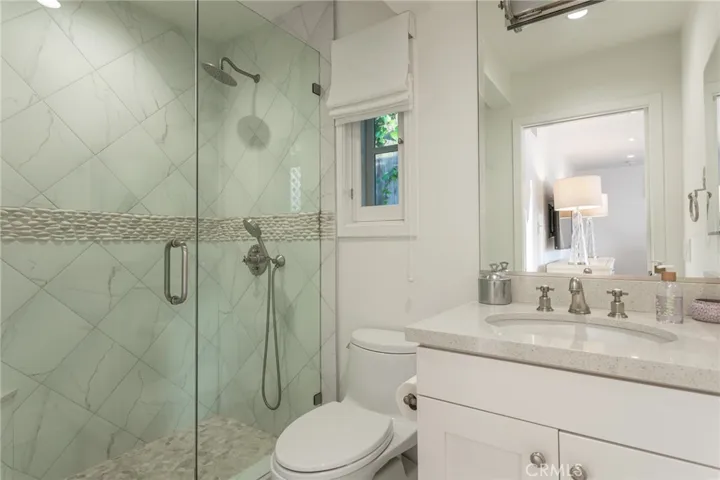 Lower-Level Full Bath