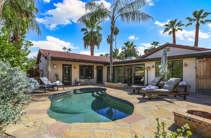 Pool to house