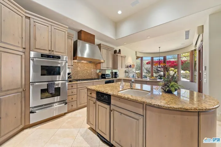 Kitchen with center island