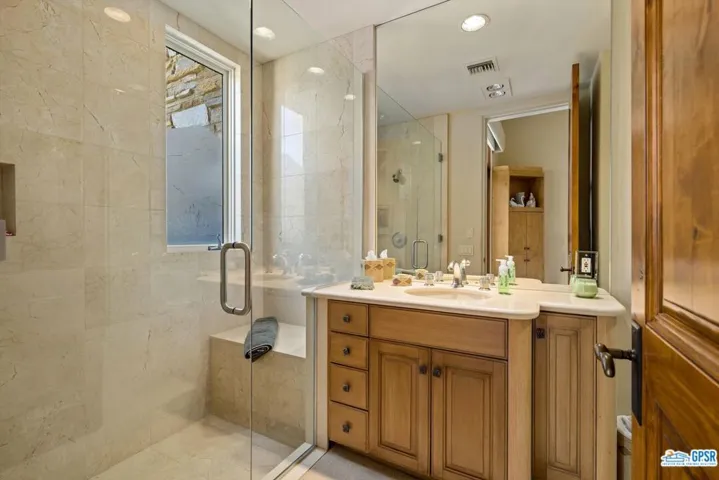 Main House Guest BR Bath