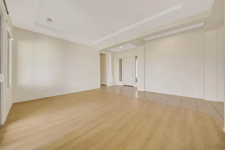 08 LIVING MLS (1)