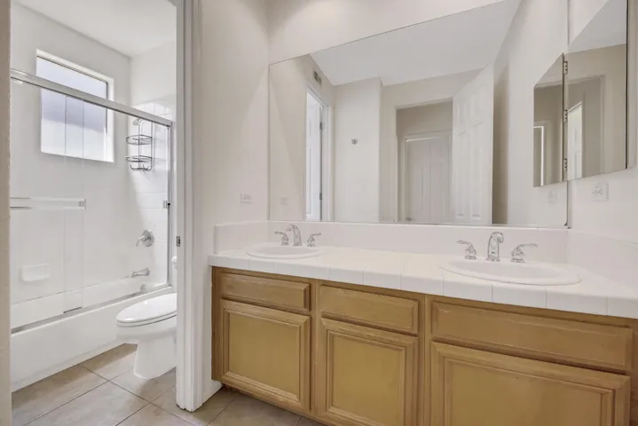 21 BATHROOM MLS (1)