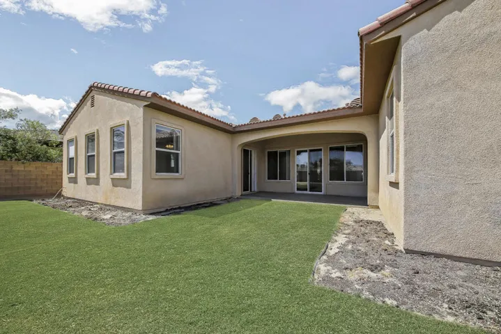 36 PATIO MLS (1)