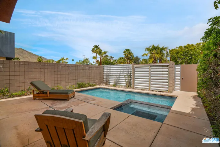 284 Cheryl Drive, Palm Springs, California 92262