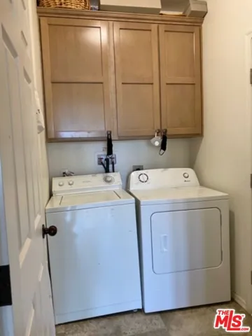Separate laundry unit