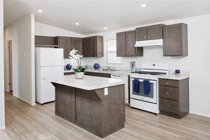 880 N. Lake Street Unit 95, Hemet, California 92544