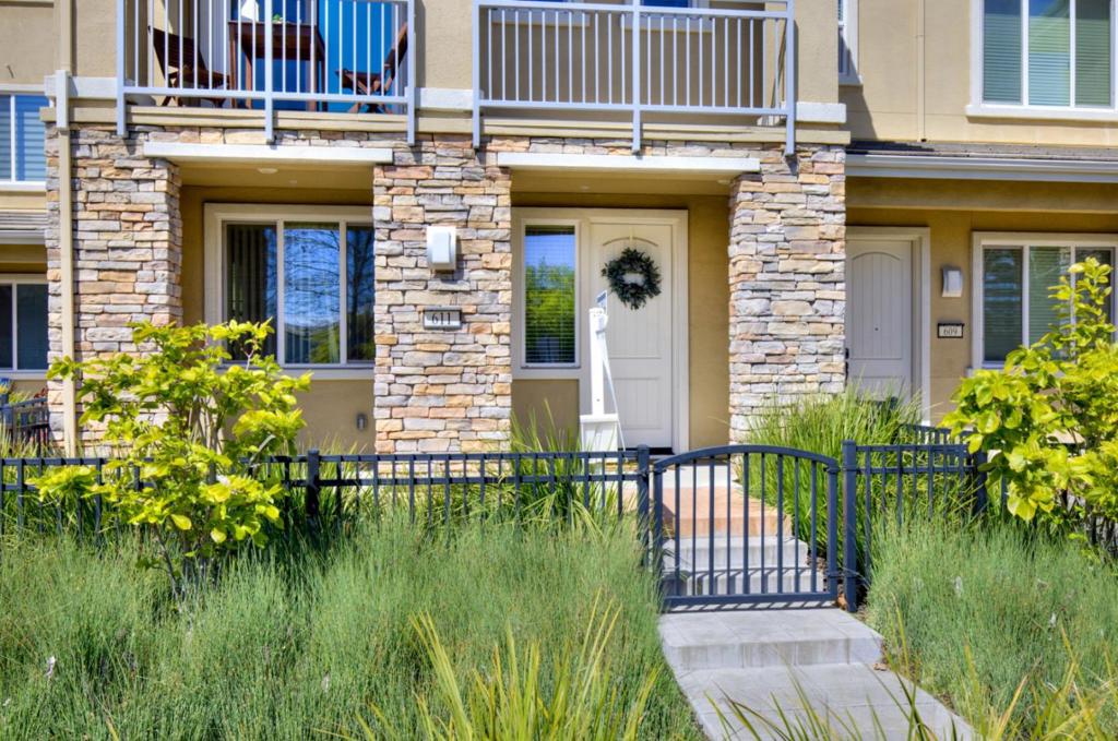 611 Avenue One Drive, California home-pic-0