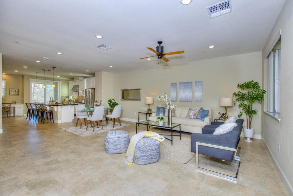 611 Avenue One Drive, California home-pic-15