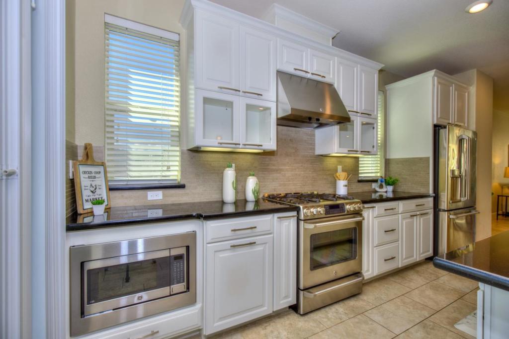 611 Avenue One Drive, California home-pic-11