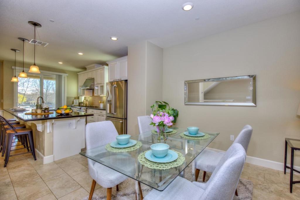 611 Avenue One Drive, California home-pic-17