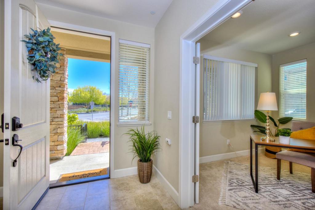 611 Avenue One Drive, California home-pic-4