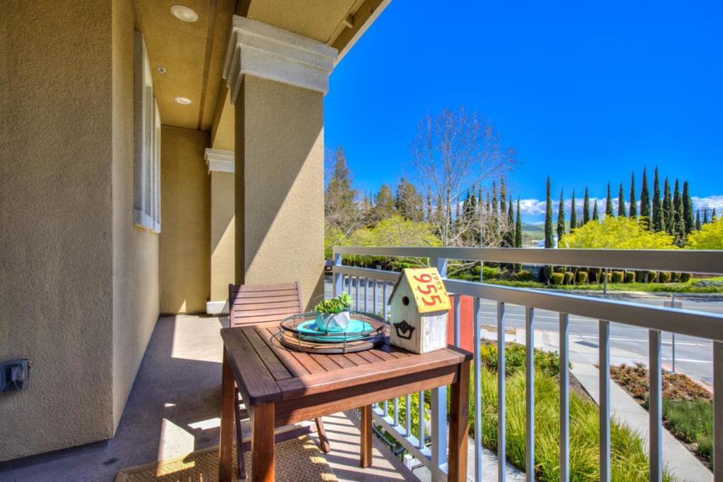 611 Avenue One Drive, California home-pic-18