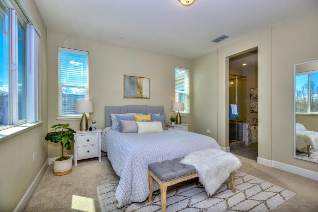 611 Avenue One Drive, California home-pic-21