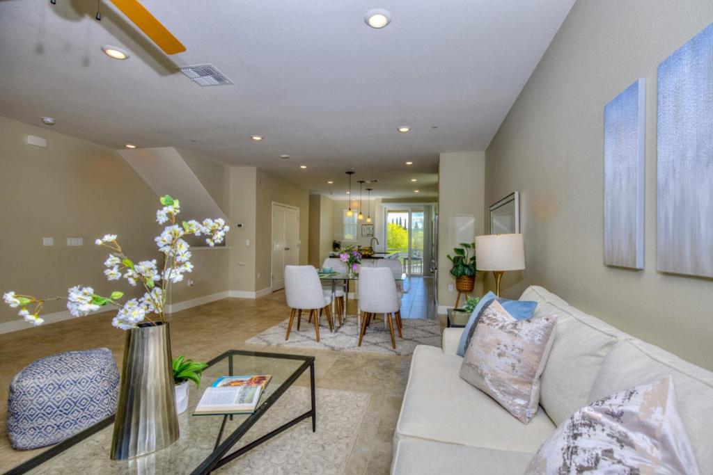 611 Avenue One Drive, California home-pic-16