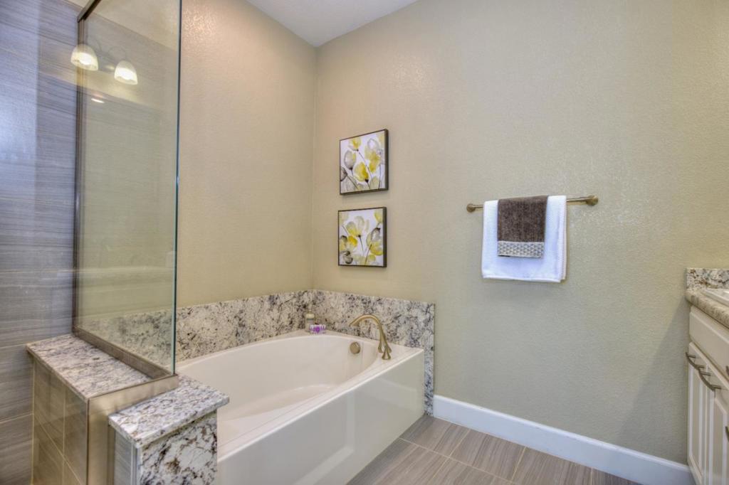 611 Avenue One Drive, California home-pic-23