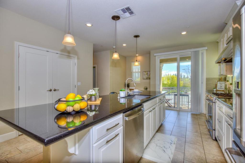 611 Avenue One Drive, California home-pic-10