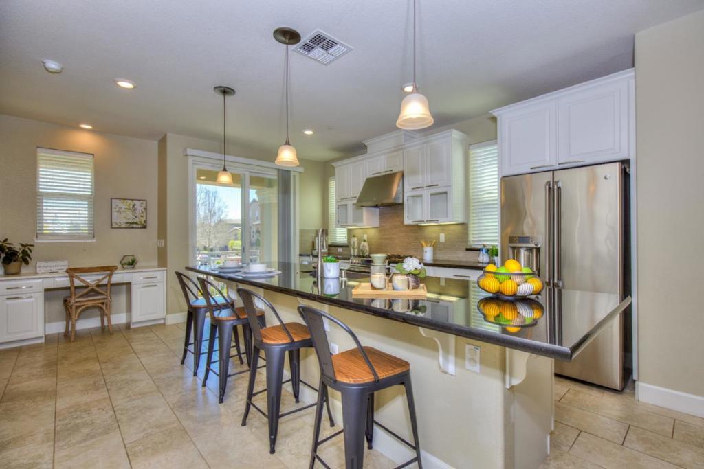 611 Avenue One Drive, California home-pic-9