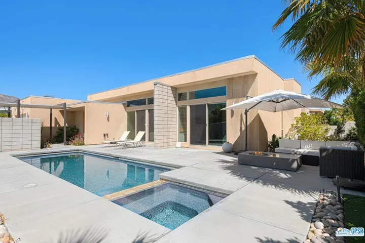 1152 Francis Drive, Palm Springs, California 92262