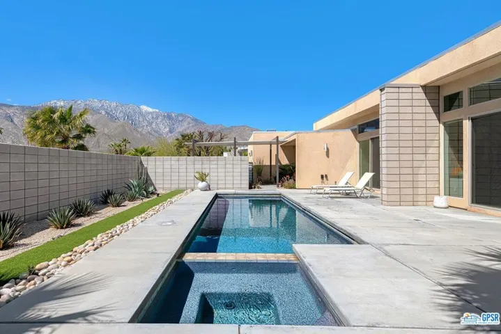 1152 Francis Drive, Palm Springs, California 92262