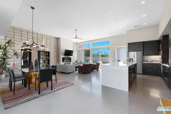 1152 Francis Drive, Palm Springs, California 92262