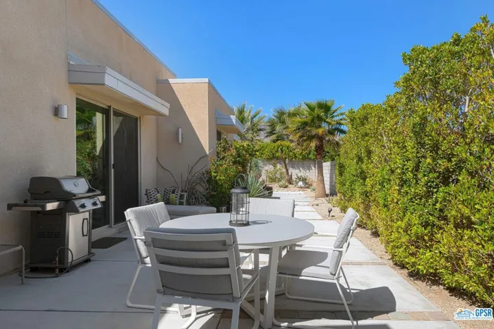 1152 Francis Drive, Palm Springs, California 92262