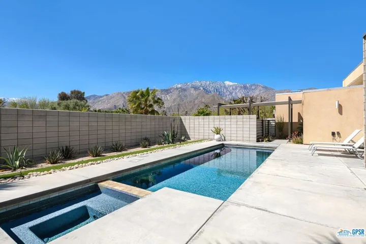1152 Francis Drive, Palm Springs, California 92262