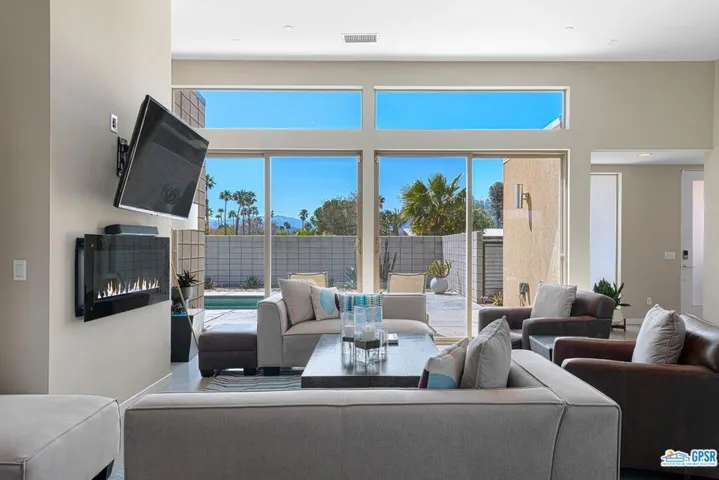1152 Francis Drive, Palm Springs, California 92262