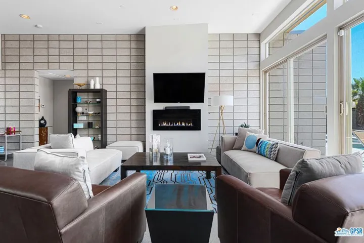 1152 Francis Drive, Palm Springs, California 92262