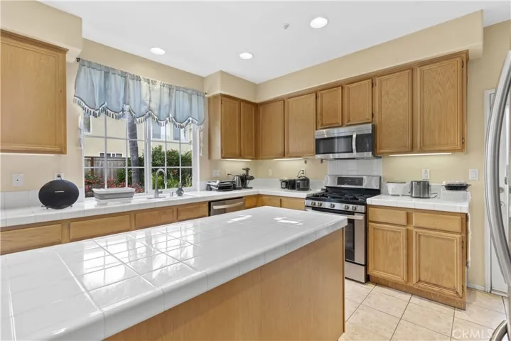 1033 Unidad Way, Oxnard, California 93030