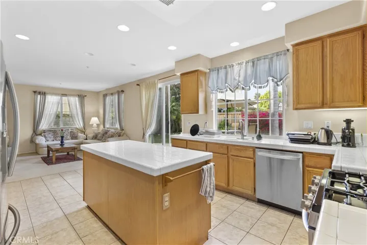 1033 Unidad Way, Oxnard, California 93030