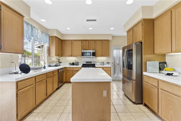 1033 Unidad Way, Oxnard, California 93030