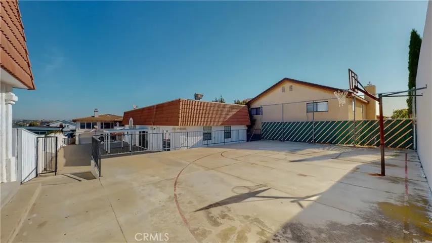 There are a lot of options created when there is a 14000+ lot and 3 structures!