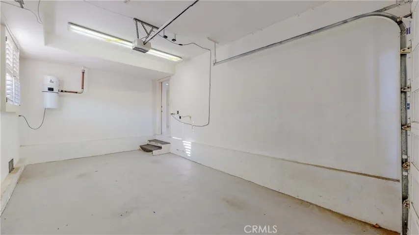 2nd tandem garage with direct entry
