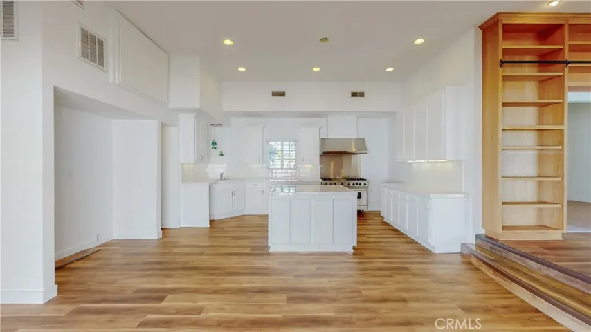 This 1400 sqft ADU leaves nothing to desire - it has it all!