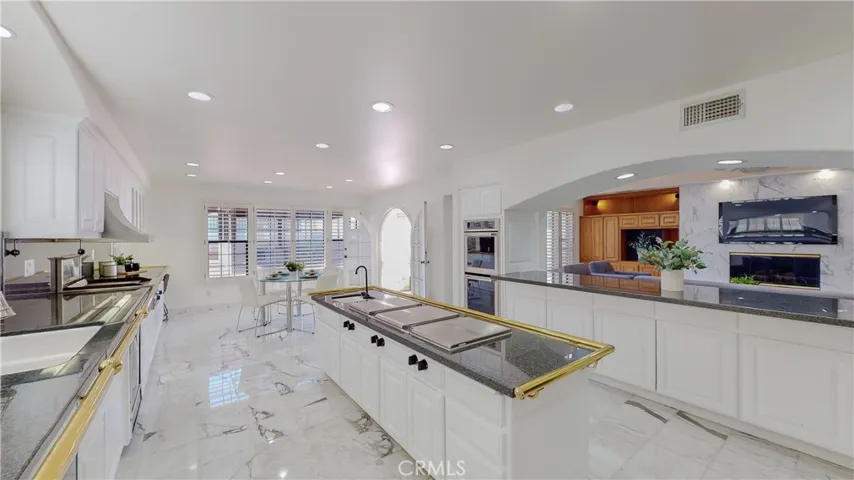 Buffet space between the kitchen and family room