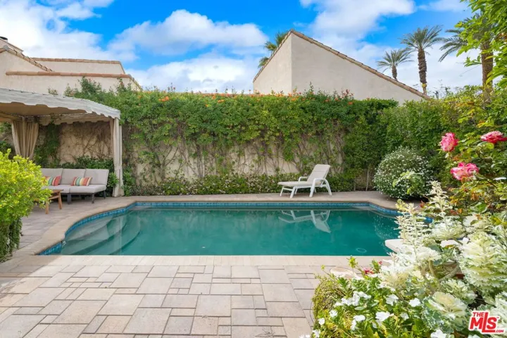 Beautiful Pavered Courtyard