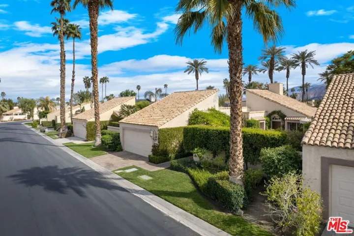 Beautifully Maintained Community