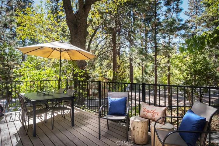 Large Deck for entertaining