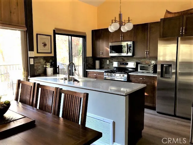 Kitchen with sliding door to deck for eazy barbecuing