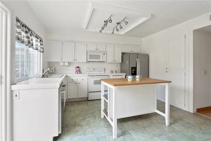 18237 Carlsbad Court, Fountain Valley, California 92708