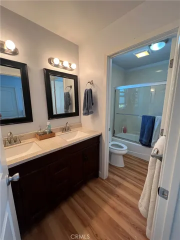 Upstairs hall bath