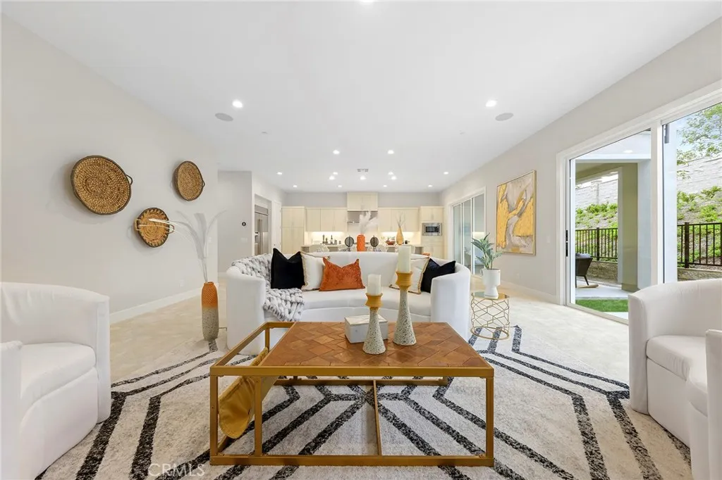 200 Sierra Madre, Lake Forest, California 92630 home-pic-15