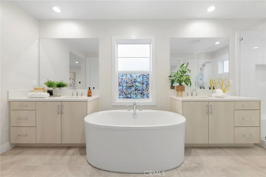 200 Sierra Madre, Lake Forest, California 92630 home-pic-24