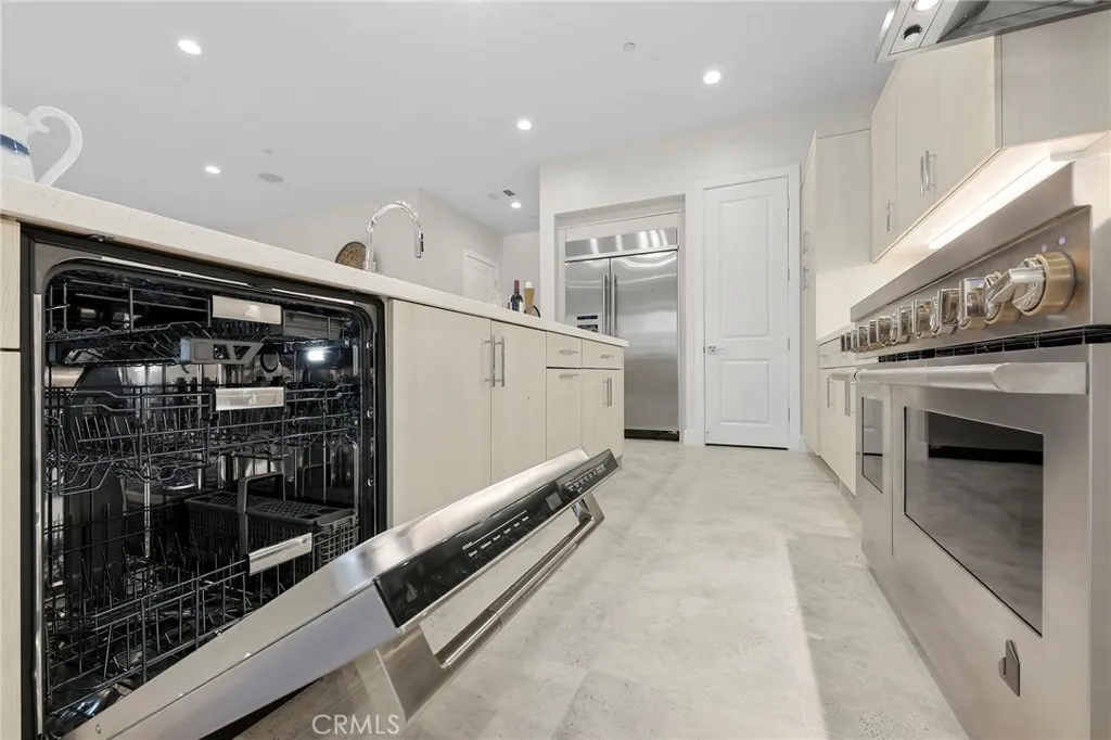 200 Sierra Madre, Lake Forest, California 92630 home-pic-10