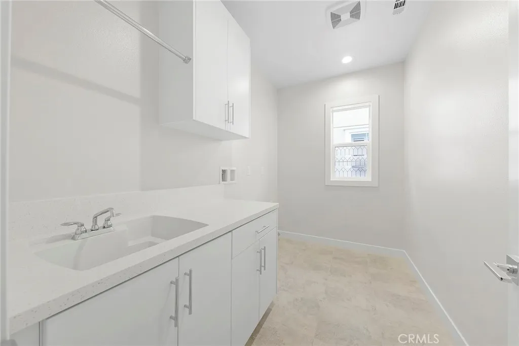 200 Sierra Madre, Lake Forest, California 92630 home-pic-30